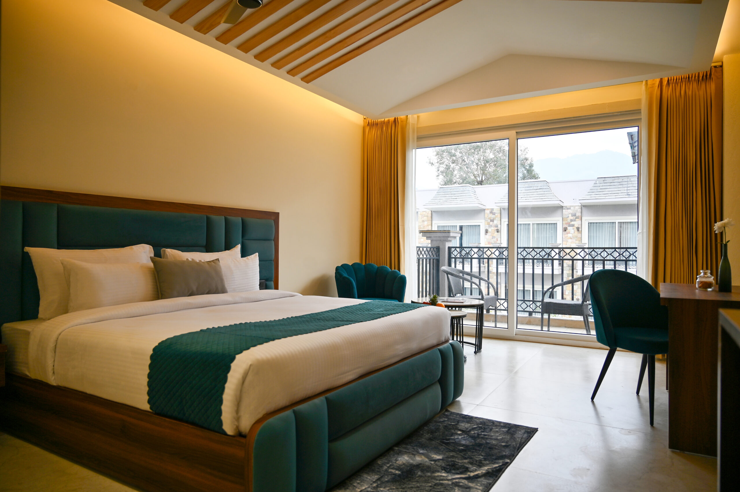Executive Room With Balcony & Valley View