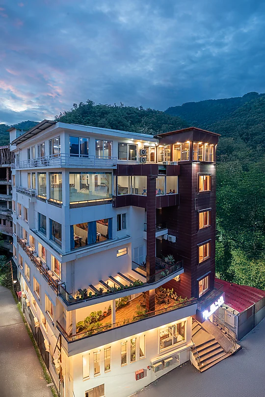 DLS HOTELS ON THE GANGES