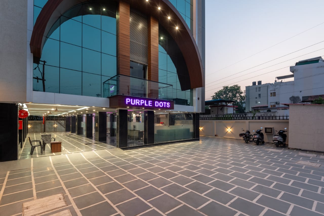 Hotel Purple Dot