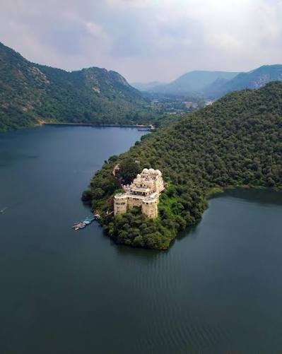 Siliserh Lake