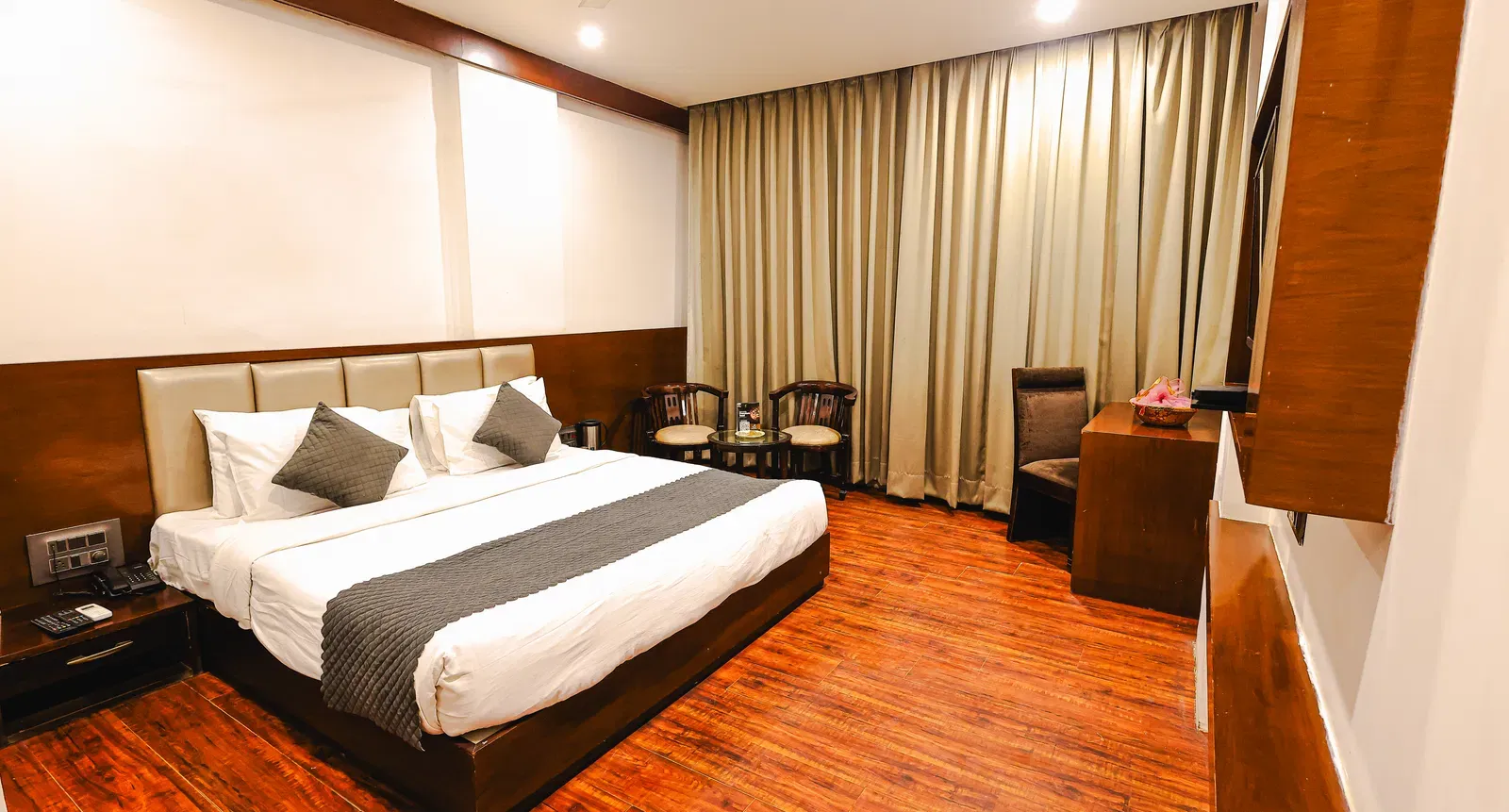 Royal Executive Rooms