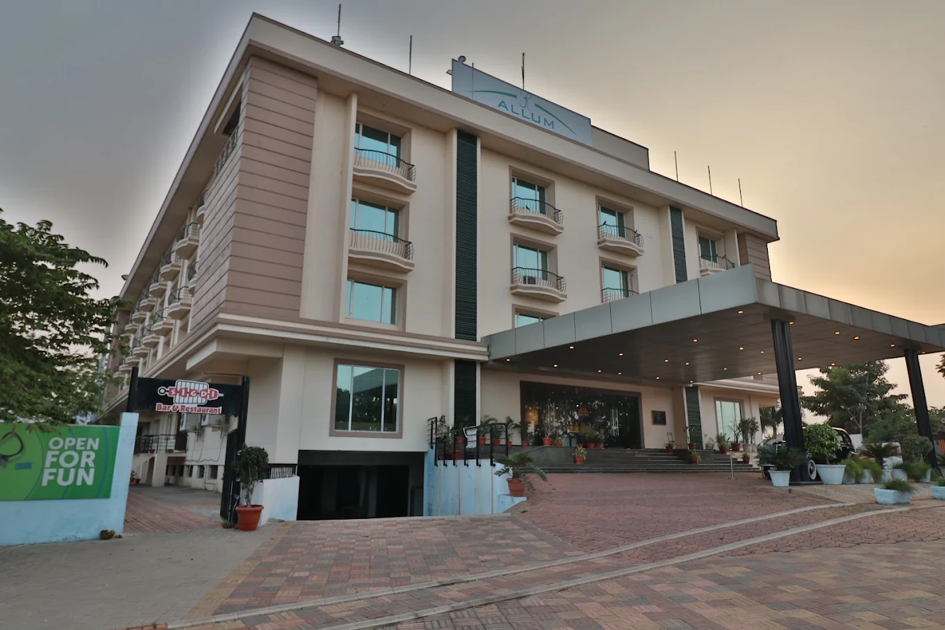 Hotel Gokulam Park