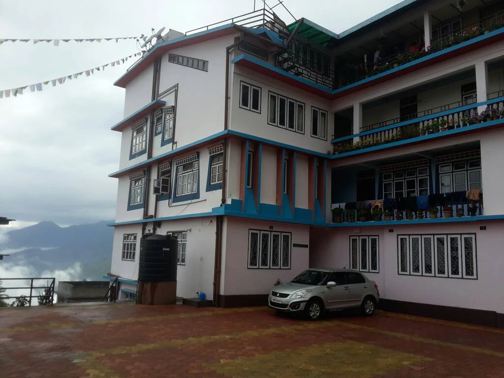 Hotel Ravongla Star